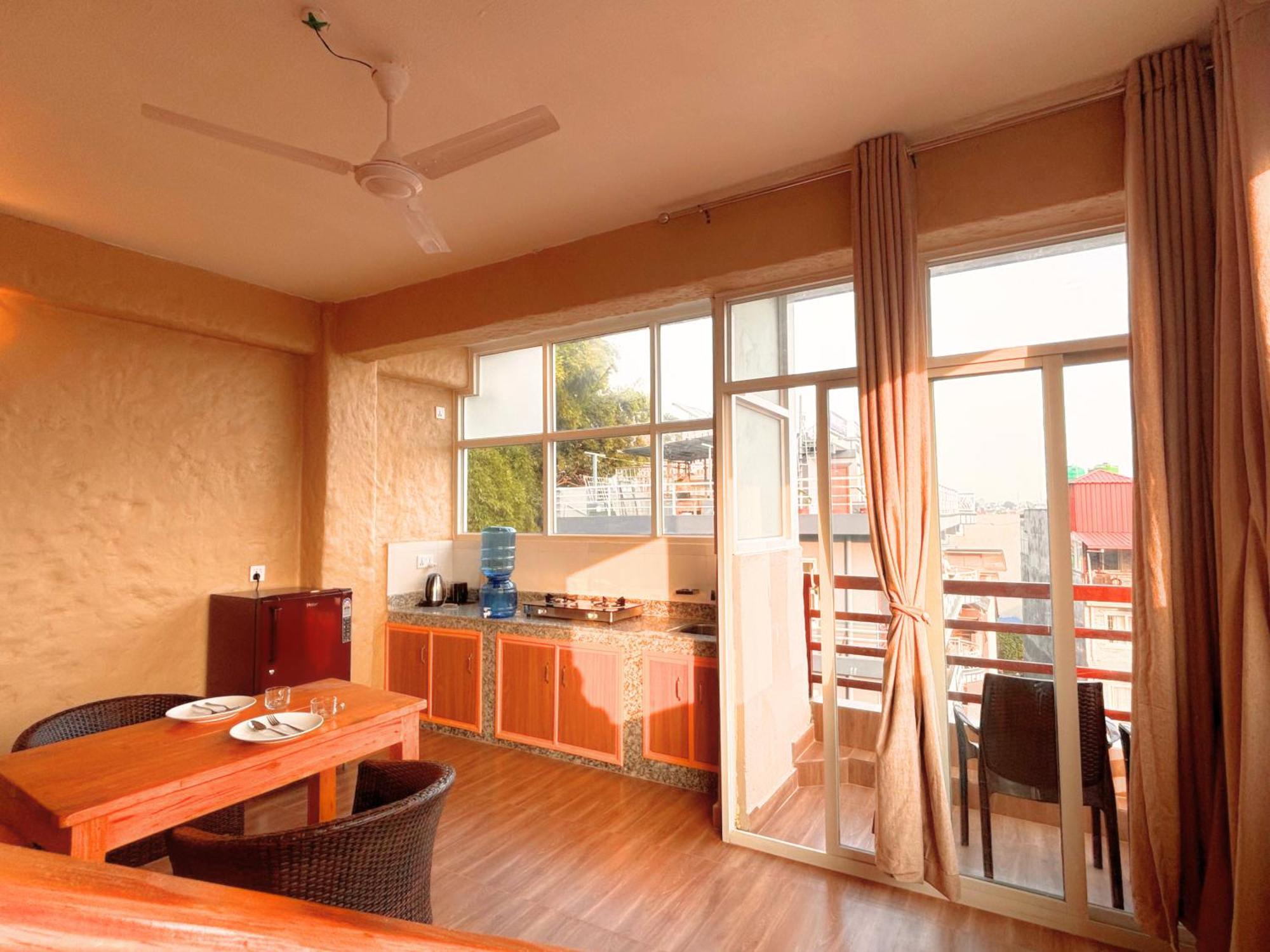 Nishan Apartments -Lakeside Pokhara Buitenkant foto