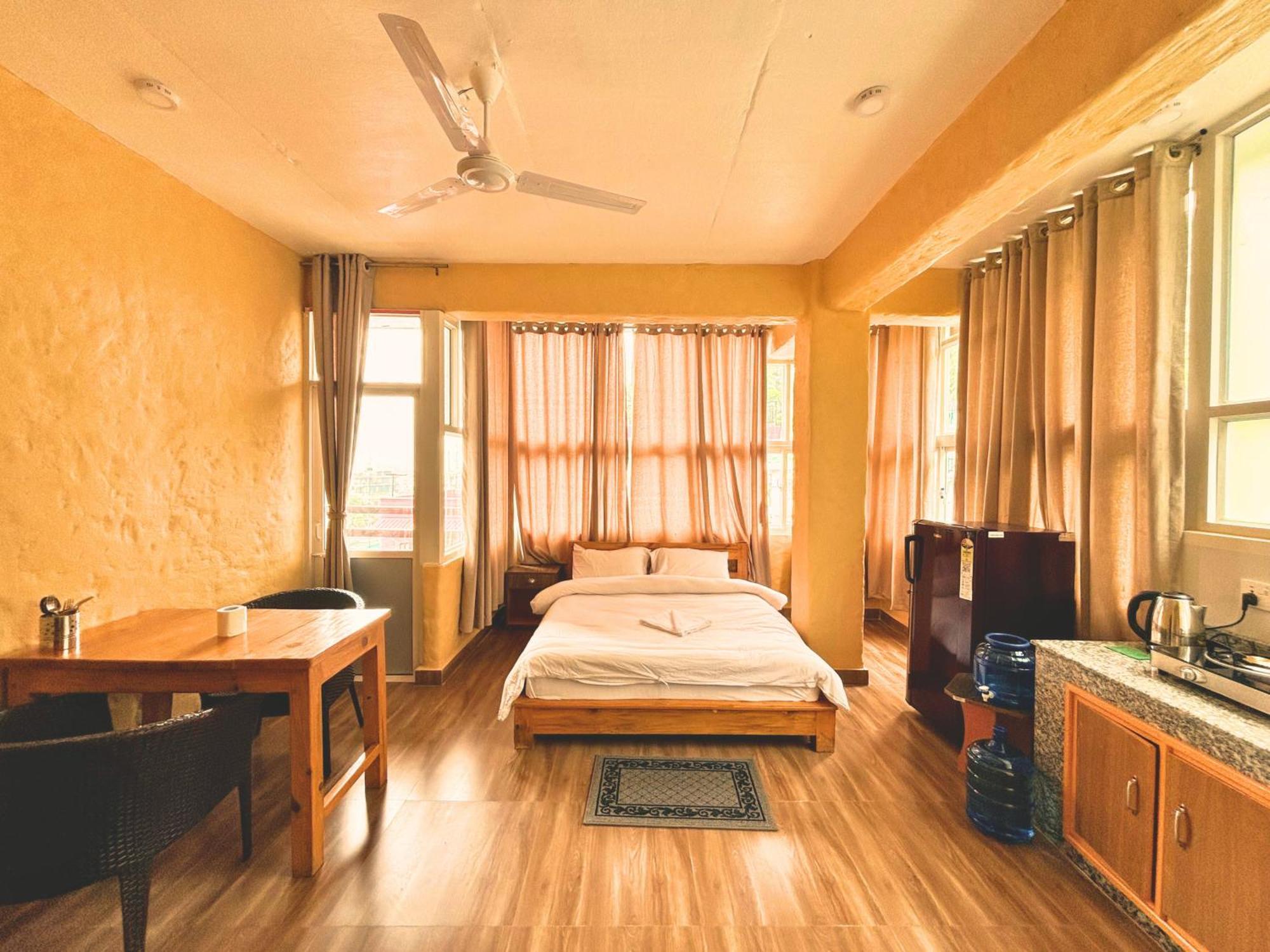 Nishan Apartments -Lakeside Pokhara Buitenkant foto