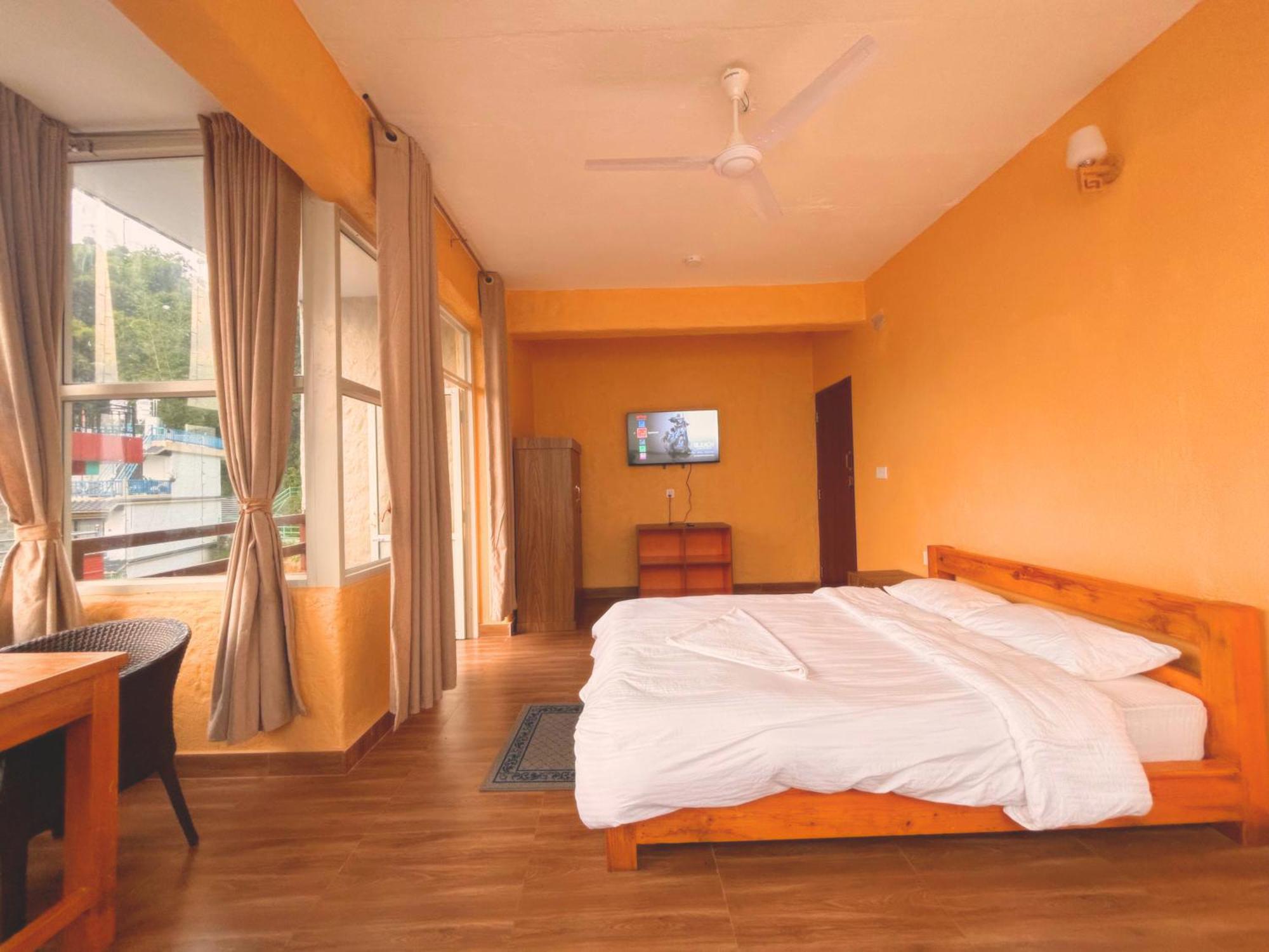 Nishan Apartments -Lakeside Pokhara Buitenkant foto